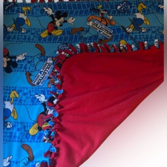 Disney Mickey Mouse Blanket - Picture 2 of 4